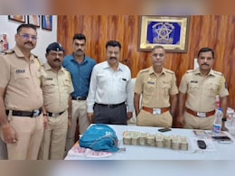 लोकलमध्ये सापडली 20 लाख रोकड असलेली बॅग; पोलिसांकडे पोहोचले 2 मालक, नेमकं काय घडलं? लोकलमध्ये सापडली 20 लाख रोकड असलेली बॅग; पोलिसांकडे पोहोचले 2 मालक, नेमकं काय घडलं?