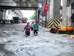 तमिलनाडु में भारी बारिश ने मचाया हाहाकार! चेन्नई की सड़कों पर पानी भरा, स्कूल बंद, WFH की सलाह