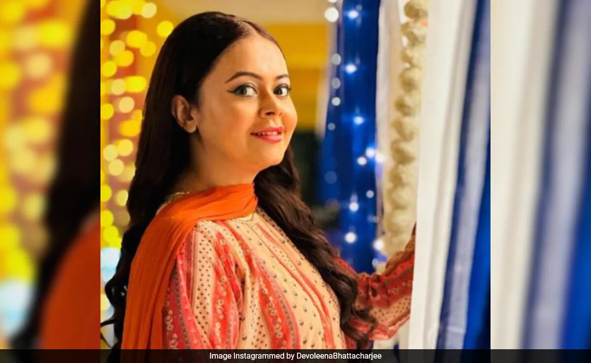 <i>Bigg Boss 18</i>:  Devoleena Bhattacharjee Slams Karan Veer Mehra: "He Needs Ego-Massage"