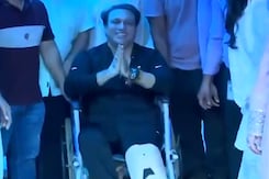 Govinda अस्पताल से हुए डिस्चार्ज, व्हीलचेयर पर परिवार संग निकले बाहर Govinda अस्पताल से हुए डिस्चार्ज, व्हीलचेयर पर परिवार संग निकले बाहर