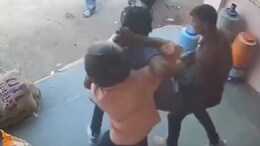 बालाजी मंदिर के सामने से दिनदहाड़े हुई युवक की किडनैपिंग, पुलिस कर रही तलाश, वीडियो हुआ वायरल