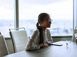 "Smiling Excessively": Reddit Post Lists Reasons Why People Don't Get Hired, Internet Reacts