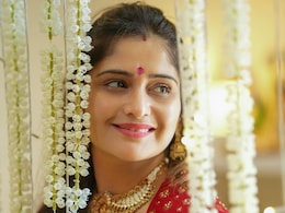 टीवी एक्ट्रेस आरती सिंह मना रही हैं पहला करवा चौथ, हाथ और पैरों में लगवाई दुल्हन जैसी मेहंदी टीवी एक्ट्रेस आरती सिंह मना रही हैं पहला करवा चौथ, हाथ और पैरों में लगवाई दुल्हन जैसी मेहंदी