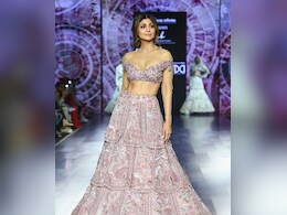Shilpa Shetty Exuded Indian Princess Vibes In A Layered Pink Bridal <i>Lehenga</i> At Lakme Fashion Week 2024 Shilpa Shetty Exuded Indian Princess Vibes In A Layered Pink Bridal <i>Lehenga</i> At Lakme Fashion Week 2024