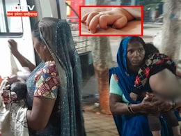 रास्ते में एम्बुलेंस बना डिलीवरी रूम ! युवती ने दो बच्चियों को दिया जन्म रास्ते में एम्बुलेंस बना डिलीवरी रूम ! युवती ने दो बच्चियों को दिया जन्म