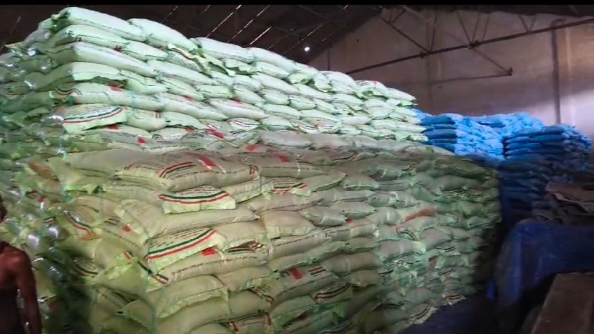 MP News: गोदाम पर प्रशासन ने मारा छापा, जांच में स्टॉक से कम मिला खाद, तो कलेक्टर ने लिया ऐसा एक्शन