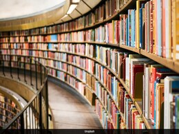 US Schools Ban Over 10,000 Books In A Dramatic Rise Amid New Censorship Laws US Schools Ban Over 10,000 Books In A Dramatic Rise Amid New Censorship Laws