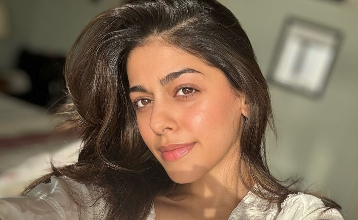 Alaya F And Pooja Bedi Whip Up A Healthy Breakfast With Blueberry Pancakes