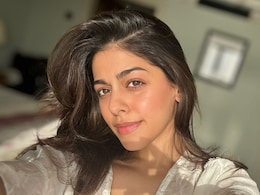 Alaya F And Pooja Bedi Whip Up A Healthy Breakfast With Blueberry Pancakes