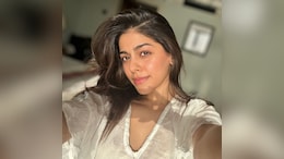 Alaya Furniturewala Shares Her Beauty Secret To "Sculpt Your Face At Home Without Any Equipment"