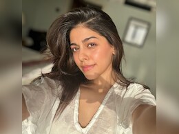 Alaya Furniturewala Shares Her Beauty Secret To "Sculpt Your Face At Home Without Any Equipment" Alaya Furniturewala Shares Her Beauty Secret To "Sculpt Your Face At Home Without Any Equipment"