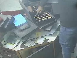 Caught On Camera: Robbers Loot Jewellery Shop At Gunpoint In Bihar Caught On Camera: Robbers Loot Jewellery Shop At Gunpoint In Bihar