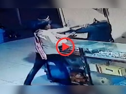 सिगारेट दिली नाही म्हणून मध्यरात्री हॉटेलमध्ये हंगामा, घटना सीसीटीव्हीत कैद