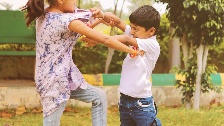 Children's day 2025 : सिरदर्द बन चुकी है बच्चों की लड़ाई? अपनाइए ये 3 ट्रिक्स तुरंत हो जाएगी सुलह, रहेंगे टेंशन फ्री