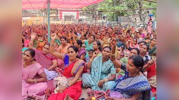 आंगनबाड़ी कार्यकर्ताओं और सहायिकाओं ने किया प्रदर्शन, अब क्या होगा सरकार का रुख ?