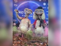 Heidi Klum's <i>E.T.</i> Costume Was Truly "Out Of This World" For Her Annual Halloween Party Heidi Klum's <i>E.T.</i> Costume Was Truly "Out Of This World" For Her Annual Halloween Party