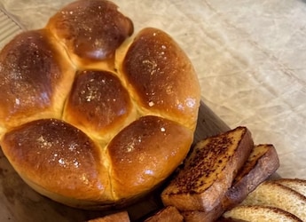 Viral Video Of Bread Coming 'Alive' Gets Over 250 Million Views, But Internet Is Unhappy Viral Video Of Bread Coming 'Alive' Gets Over 250 Million Views, But Internet Is Unhappy