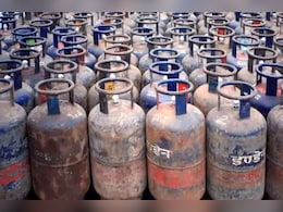 Gas Cylinder Price Hike: कॉमर्शियल गैस सिलेंडर के दाम फिर बढ़े, जानें कितने रुपए देने होंगे Gas Cylinder Price Hike: कॉमर्शियल गैस सिलेंडर के दाम फिर बढ़े, जानें कितने रुपए देने होंगे