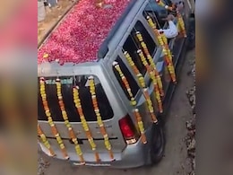 10 फीट का गड्ढा, 1500 लोगों को भोज और 4 लाख का खर्चा... परिवार ने विधि-विधान से दी लकी कार को समाधि 10 फीट का गड्ढा, 1500 लोगों को भोज और 4 लाख का खर्चा... परिवार ने विधि-विधान से दी लकी कार को समाधि