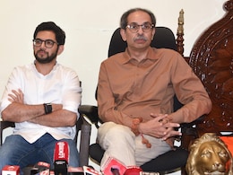 उद्धव ठाकरे के हेलिकॉप्टर की तलाशी पर महाराष्ट्र में छूटे 'चुनावी शोले', EC का जवाब- नड्डा-शाह की भी हुई थी जांच उद्धव ठाकरे के हेलिकॉप्टर की तलाशी पर महाराष्ट्र में छूटे 'चुनावी शोले', EC का जवाब- नड्डा-शाह की भी हुई थी जांच