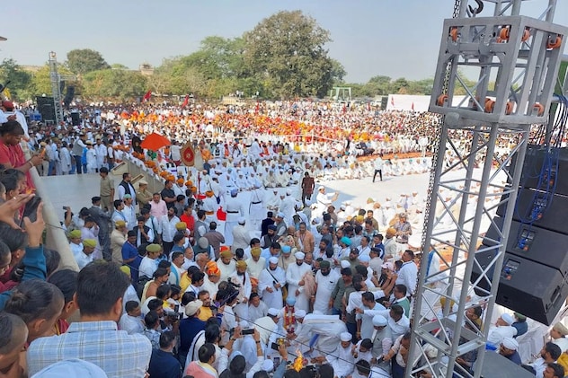 राजतिलक का दृश्य राजतिलक का दृश्य