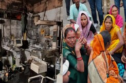 10 Newborns Killed In UP Hospital Fire, Parents Protest To Meet Survivors 10 Newborns Killed In UP Hospital Fire, Parents Protest To Meet Survivors