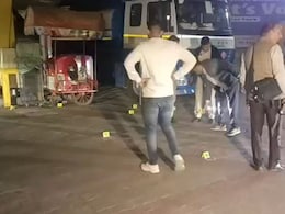 दिल्ली के गोकुलपुरी में बदमाशों ने पेट्रोल पंप पर की ताबड़तोड़ फायरिंग, एक कर्मी घायल दिल्ली के गोकुलपुरी में बदमाशों ने पेट्रोल पंप पर की ताबड़तोड़ फायरिंग, एक कर्मी घायल