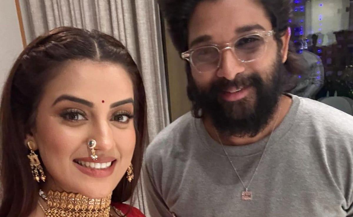 अपनी श्रीवल्ली को छोड़ इस भोजपुरी एक्ट्रेस के साथ पोज करते दिखे पुष्पा, फैन्स बोले- ये है बिहार का जलवा