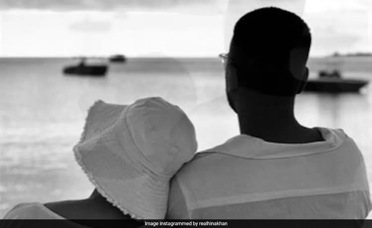 Amid Cancer Battle, Hina Khan Holidays With Boyfriend Rocky Jaiswal In Maldives: "We Will Get Through This"