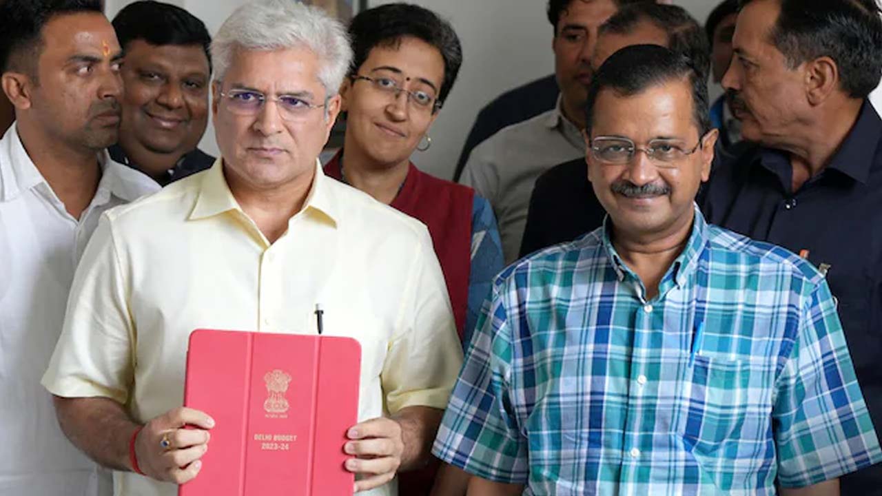 Delhi Minister Kailash Gahlot Quits AAP