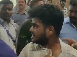 Patient's Son Walks After Stabbing Chennai Doctor, People Shout "He Cut Him" Patient's Son Walks After Stabbing Chennai Doctor, People Shout "He Cut Him"
