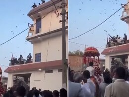 बेहतरीन रंगबाजी है... बारातियों ने दूल्हे पर लुटा डाले 20 लाख रुपये, छत पर चढ़कर बरसाए नोट, यूजर्स बोले- ED की रेड पक्की है