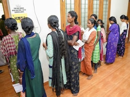 39% VS 63%, शाबाश गढ़चिरौली! बंपर वोटिंग से मुंबई के पॉश इलाकों में रहने वालों को भी दिखा रहा आईना 39% VS 63%, शाबाश गढ़चिरौली! बंपर वोटिंग से मुंबई के पॉश इलाकों में रहने वालों को भी दिखा रहा आईना