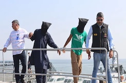 Boat With 700 kg Drugs Caught In Seas Off Gujarat, 8 Claiming To be Iranians Arrested Boat With 700 kg Drugs Caught In Seas Off Gujarat, 8 Claiming To be Iranians Arrested