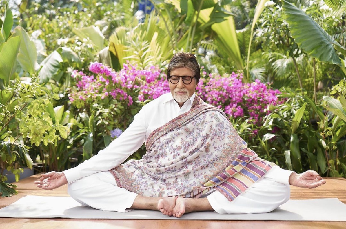 The actor was reportedly meditating while wearing white-hued clothes