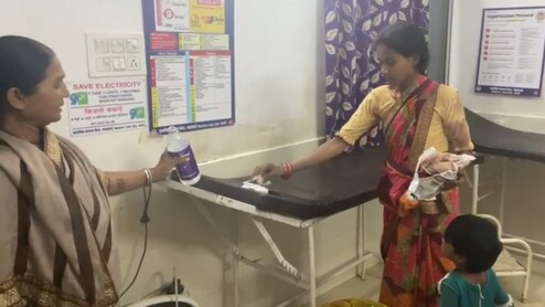 शर्मनाक! हमले में जख्मी पति ने तोड़ा दम, मेडिकल स्टाफ ने प्रेग्नेंट पत्नी से ही साफ करवाया बेड पर लगा खून