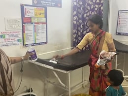 शर्मनाक! हमले में जख्मी पति ने तोड़ा दम, मेडिकल स्टाफ ने प्रेग्नेंट पत्नी से ही साफ करवाया बेड पर लगा खून शर्मनाक! हमले में जख्मी पति ने तोड़ा दम, मेडिकल स्टाफ ने प्रेग्नेंट पत्नी से ही साफ करवाया बेड पर लगा खून