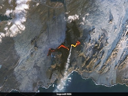 NASA Captures Satellite Image Showing Red-Hot Lava Oozing From Iceland's Volcanic Eruption NASA Captures Satellite Image Showing Red-Hot Lava Oozing From Iceland's Volcanic Eruption