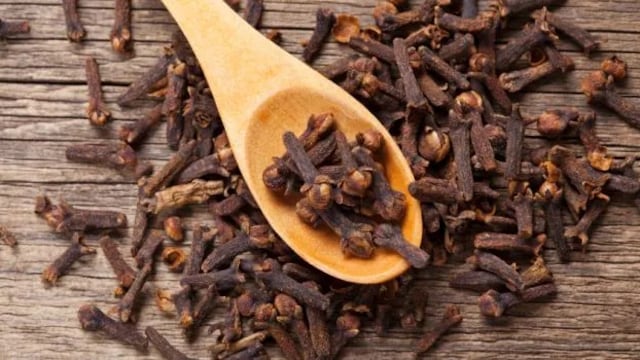 Cloves contain antibacterial properties