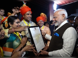 नाइजीरिया में पीएम मोदी से मिलकर खुशी से झूमा मराठी समुदाय, शास्त्रीय भाषा का दर्जा दिए जाने पर यूं जताई खुशी नाइजीरिया में पीएम मोदी से मिलकर खुशी से झूमा मराठी समुदाय, शास्त्रीय भाषा का दर्जा दिए जाने पर यूं जताई खुशी