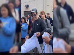 Actor Paul Rudd Surprises Voters In Pennsylvania, Hands Out Water Actor Paul Rudd Surprises Voters In Pennsylvania, Hands Out Water