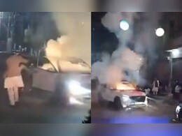 VIDEO: शादी में कार के सनरूफ से आतिशबाजी कर रहा था युवक, आग का गोला बनी कार VIDEO: शादी में कार के सनरूफ से आतिशबाजी कर रहा था युवक, आग का गोला बनी कार