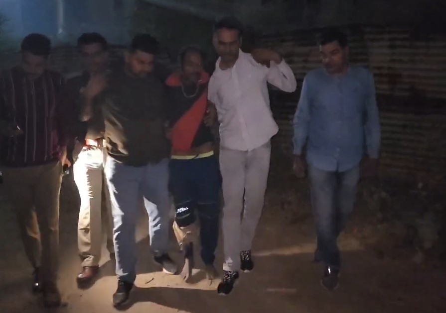 नोएडा में मीट की दुकान पर लड़ाई के बाद की हत्‍या, फिर आराम से ऑर्डर लेकर निकल गया