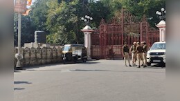 Rajasthan: उदयपुर स&zwj;िटी पैलेस और एकल&zwj;िंग मंद&zwj;िर बंद, गेट पर पुल&zwj;िस तैनात; परिवार में विवाद की स्थिति
