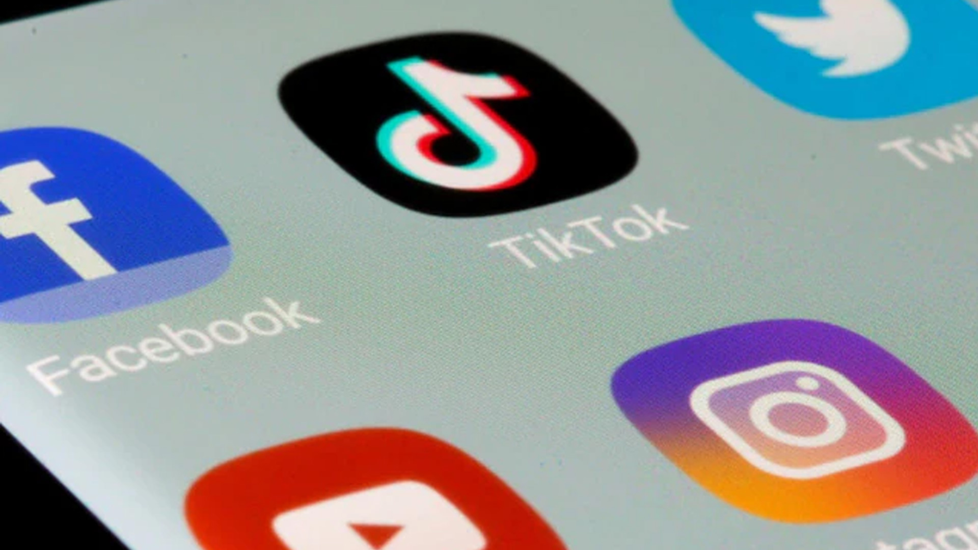 न Youtube, न इंस्टाग्राम! ऑस्ट्रेलिया में 16 साल से छोटे बच्चों के लिए सोशल मीडिया बैन, दूसरे देश सीखेंगे?