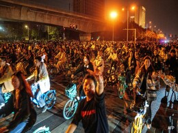 Why Thousands Of Chinese Students Went On Mass Night Bike Rides Why Thousands Of Chinese Students Went On Mass Night Bike Rides