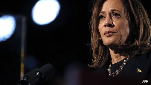 Kamala Harris' Chilling Warning About Wireless Earphones Spooks Internet: 'Don't Be On...'