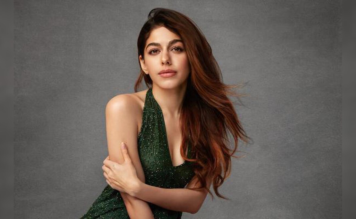 Alaya F's Reply To A Fan's Question About A "Hot Collarbone": "Tell Yourself What A Hottie You Are"