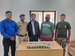 CG पुलिस ने इनके प्लान को कर दिया फेल, 30 लाख रुपये की मोटी रकम हुई जब्त CG पुलिस ने इनके प्लान को कर दिया फेल, 30 लाख रुपये की मोटी रकम हुई जब्त