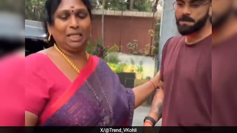 WATCH: "आंटी ने तो घसीट ही लिया...", कोहली ने उत्साहित महिला फैन की फोटो डिमांड पर दिखाया बड़ा दिल, फिदा हुआ सोशल मीडिया